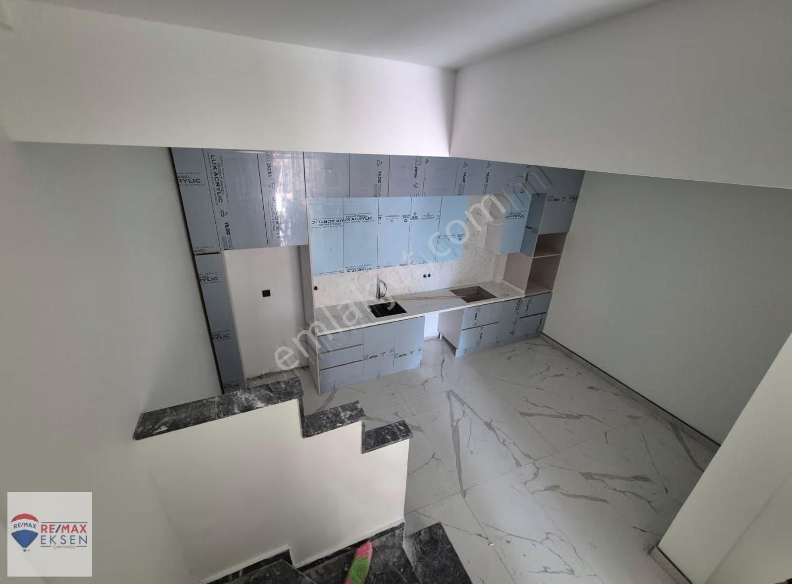 Beşiktaş'ta Boğaz Manzaralı Bahçe Kullanımlı Satılık Boş Daire - Görsel 22