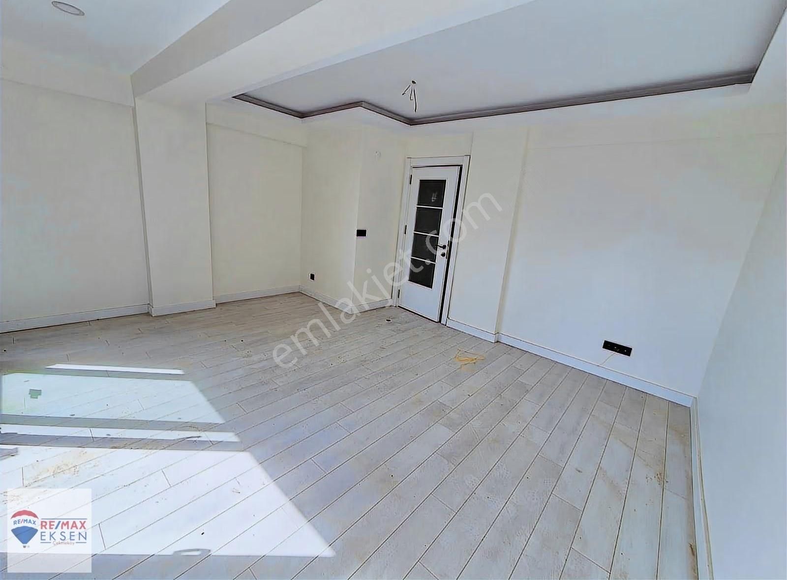 Beşiktaş'ta Boğaz Manzaralı Bahçe Kullanımlı Satılık Boş Daire - Görsel 32