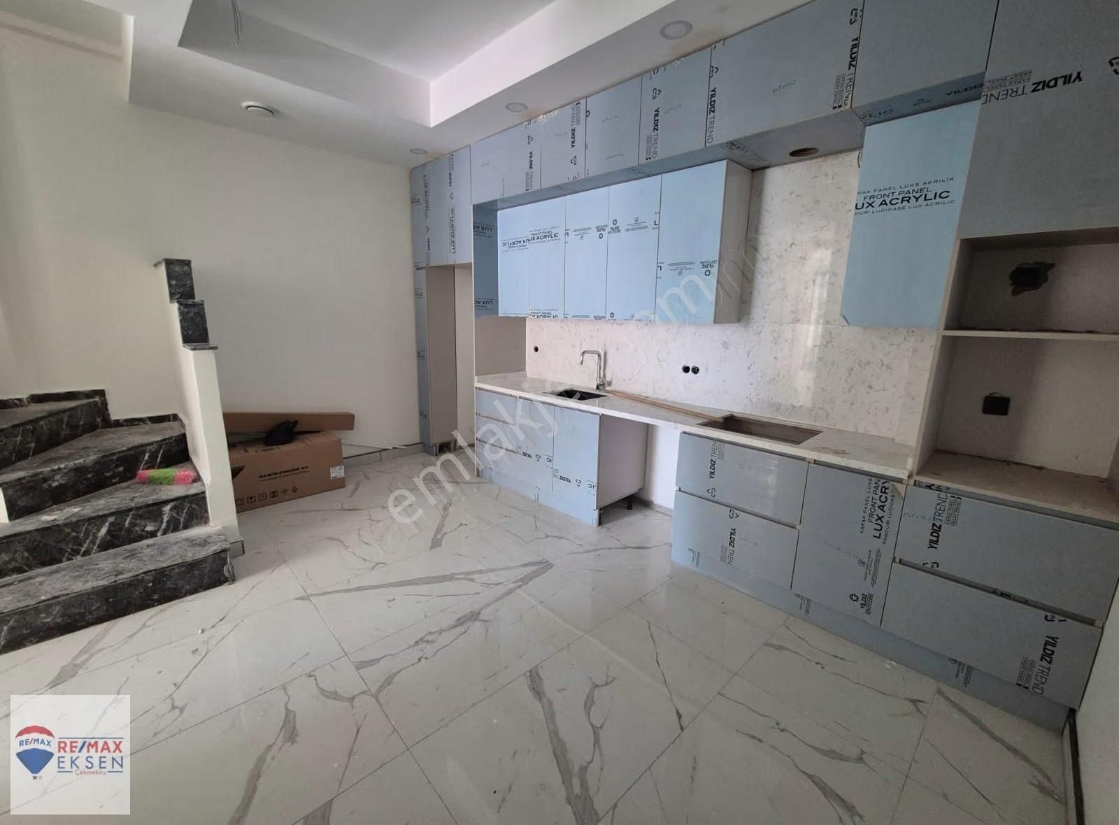 Beşiktaş'ta Boğaz Manzaralı Bahçe Kullanımlı Satılık Boş Daire - Görsel 18