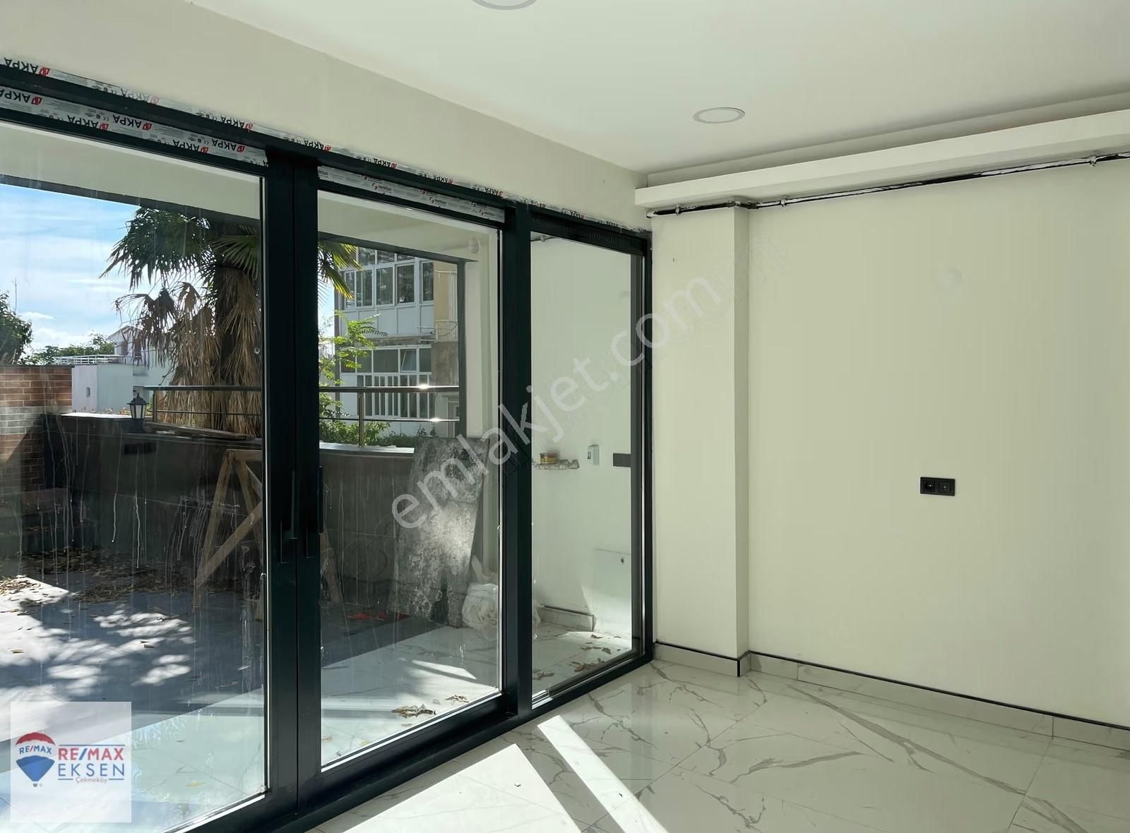 Beşiktaş'ta Boğaz Manzaralı Bahçe Kullanımlı Satılık Boş Daire - Görsel 27