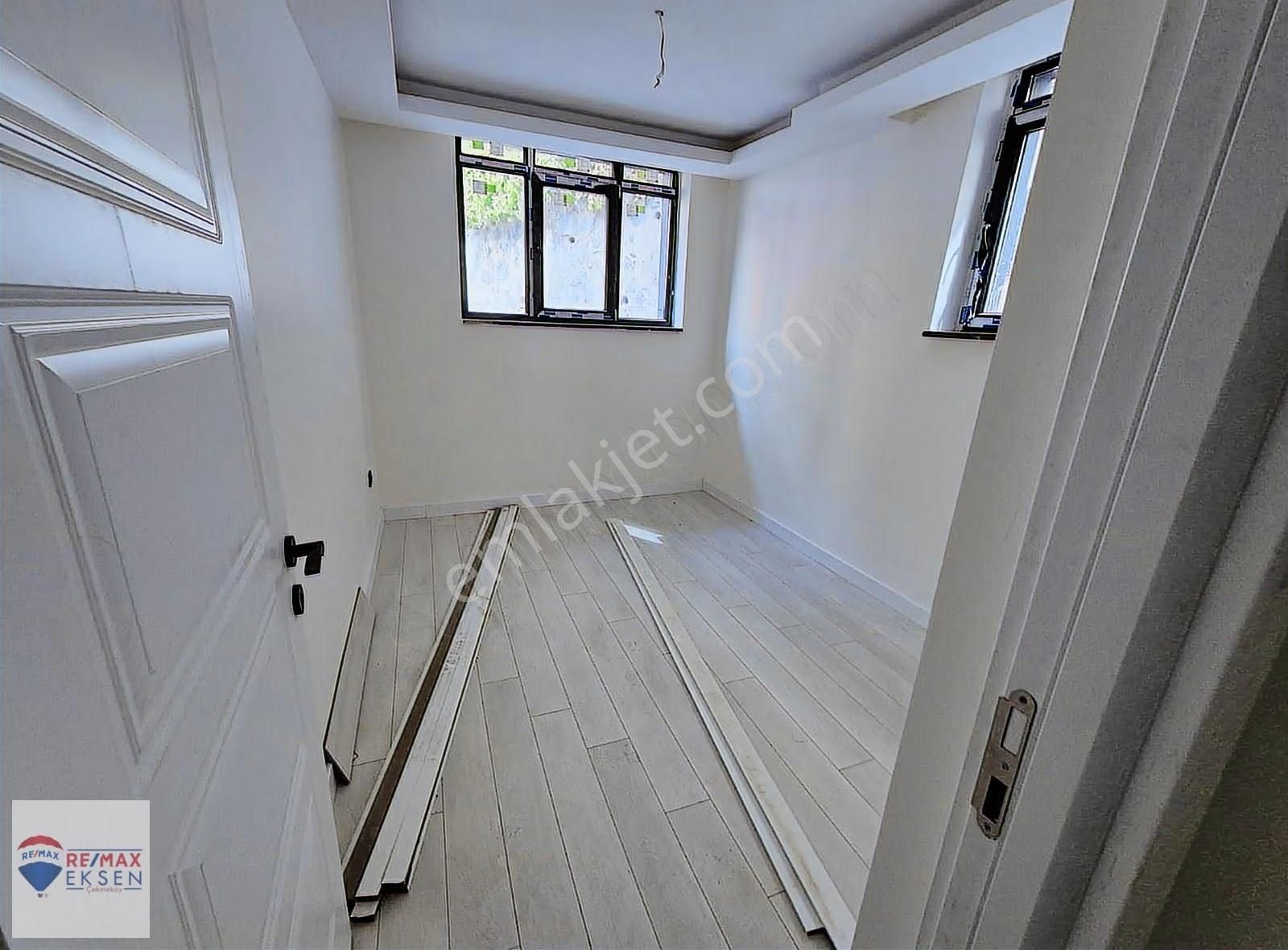 Beşiktaş'ta Boğaz Manzaralı Bahçe Kullanımlı Satılık Boş Daire - Görsel 26