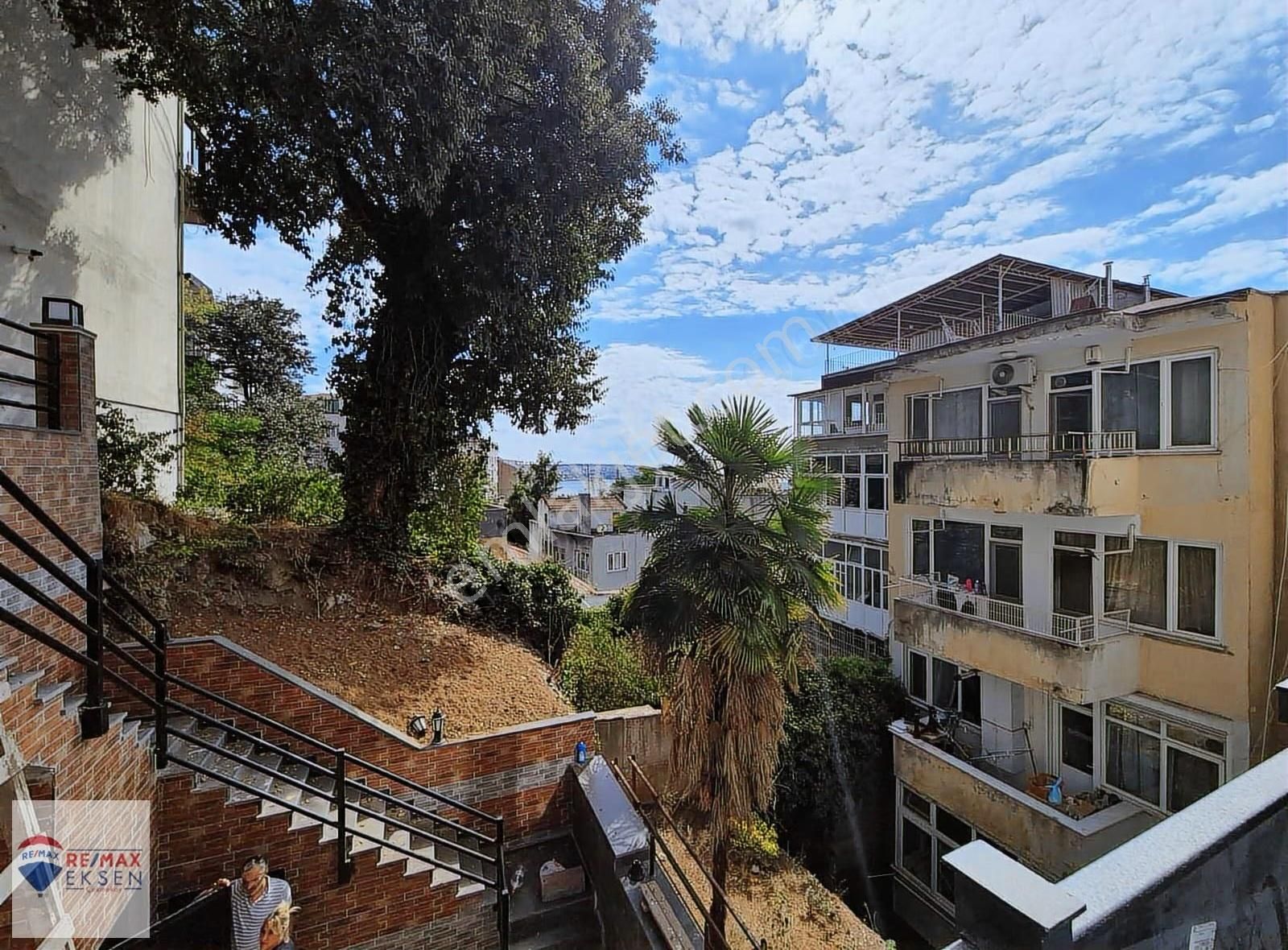 Beşiktaş'ta Boğaz Manzaralı Bahçe Kullanımlı Satılık Boş Daire - Görsel 2