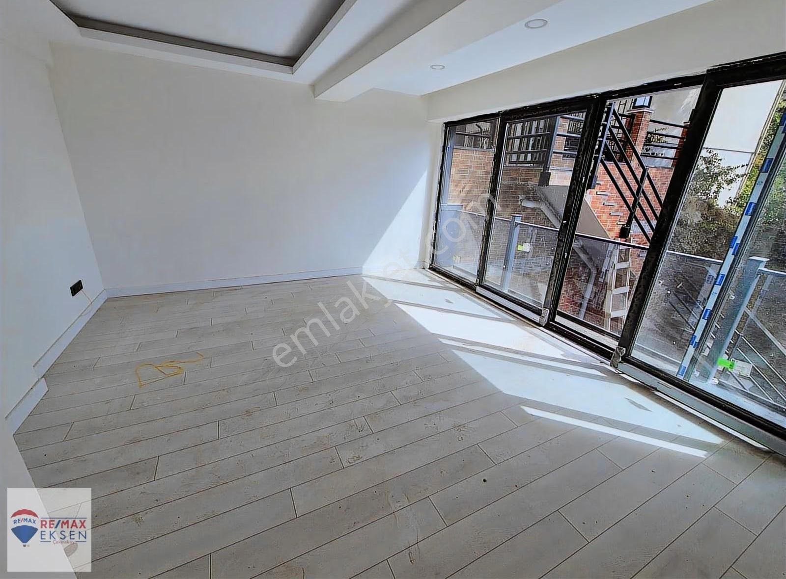 Beşiktaş'ta Boğaz Manzaralı Bahçe Kullanımlı Satılık Boş Daire - Görsel 31