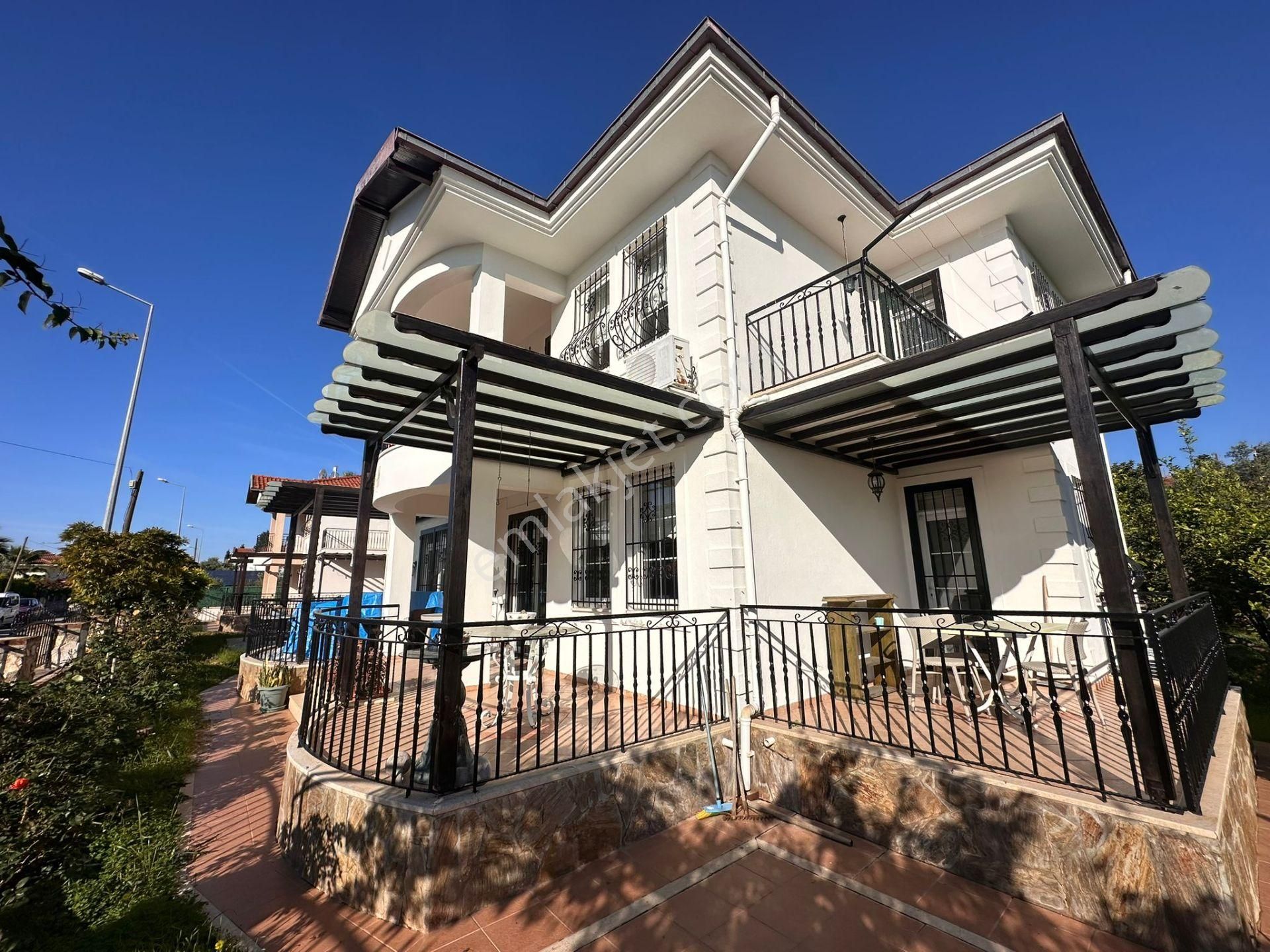 Stop’tan Site İçerisinde 3+1 Tripleks Villa