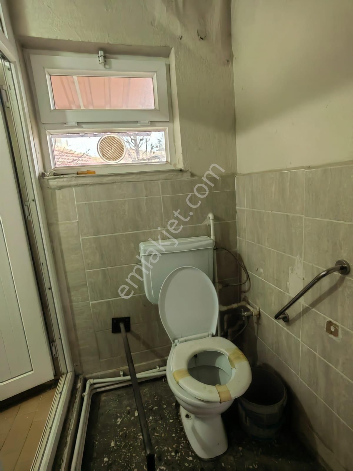 Akçay Emlak'tan Akşehir Gazi Mahallesinde Köşe Parsel Bahçeli Doğalgazlı Satılık Müstakil Ev - Görsel 16