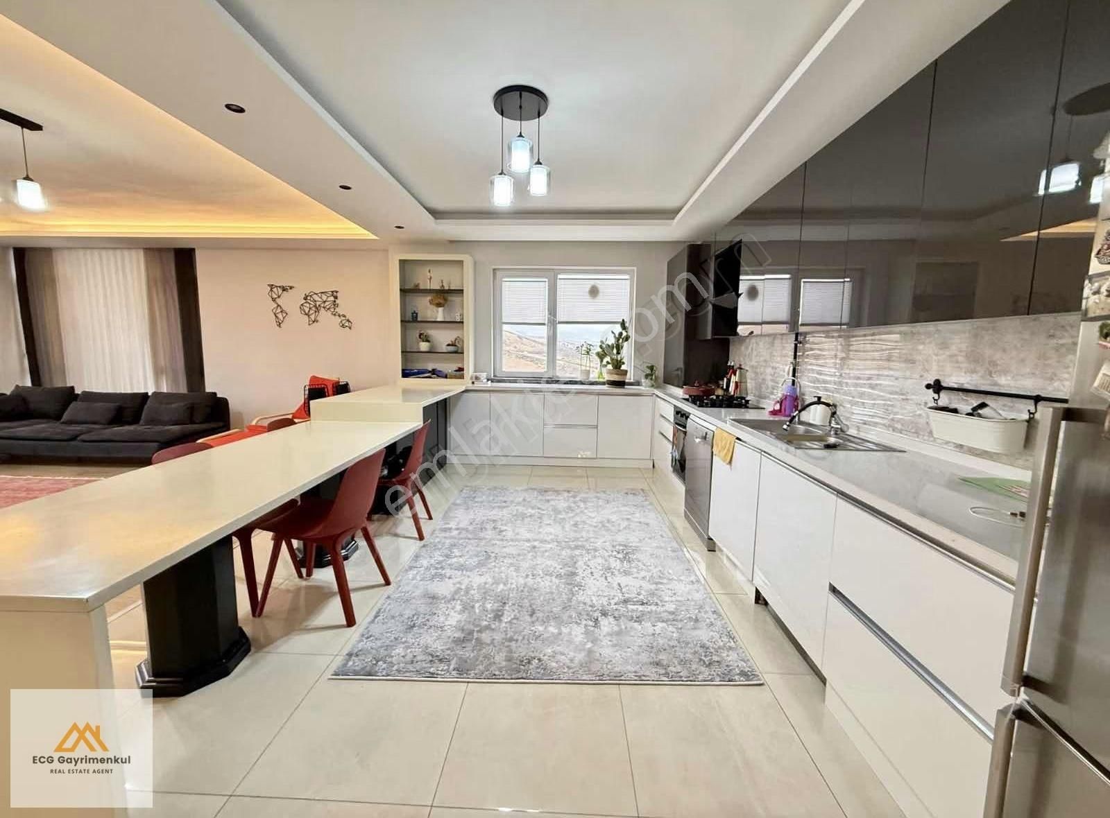 Engincan Gül'den; Saray Modern Yapıda Lüx 4+1 Süper Loft Daire ! - Görsel 2