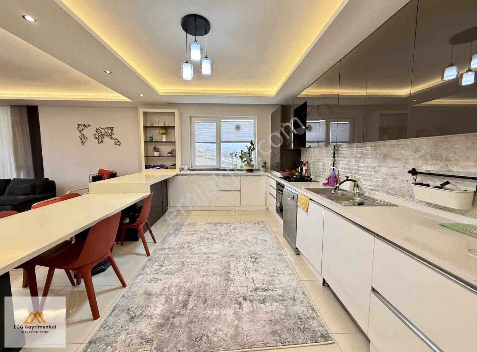Engincan Gül'den; Saray Modern Yapıda Lüx 4+1 Süper Loft Daire !