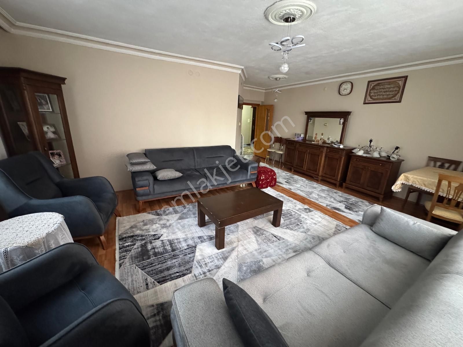 General Zeki Doğan'da Mutlu Caddesi Yakını 3+1 Satılık Daire !!!