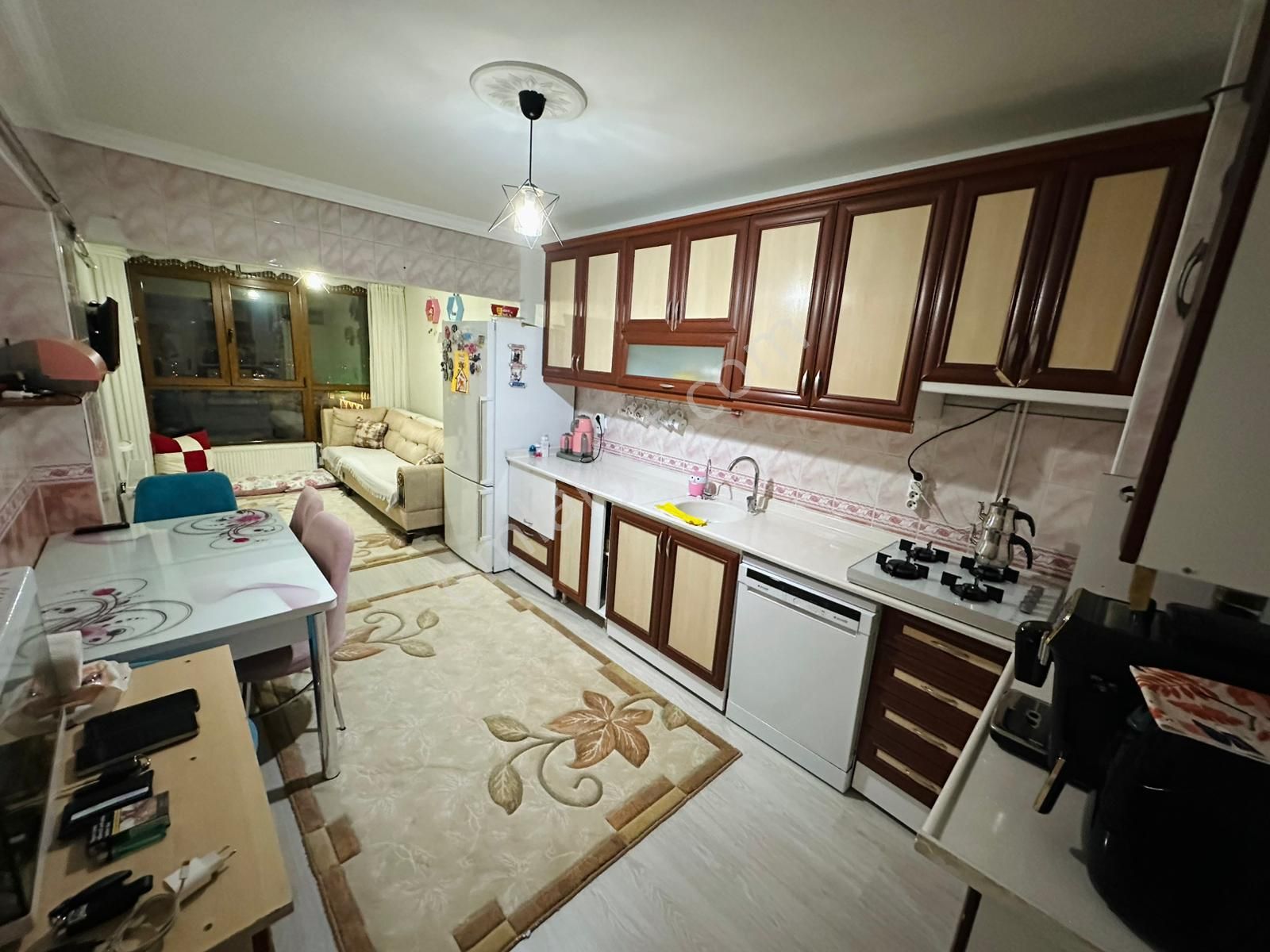 Ufuktepe Mahallesi'nde Manzaralı Full Yapılı Cadde Üzeri 3+1 Daire!