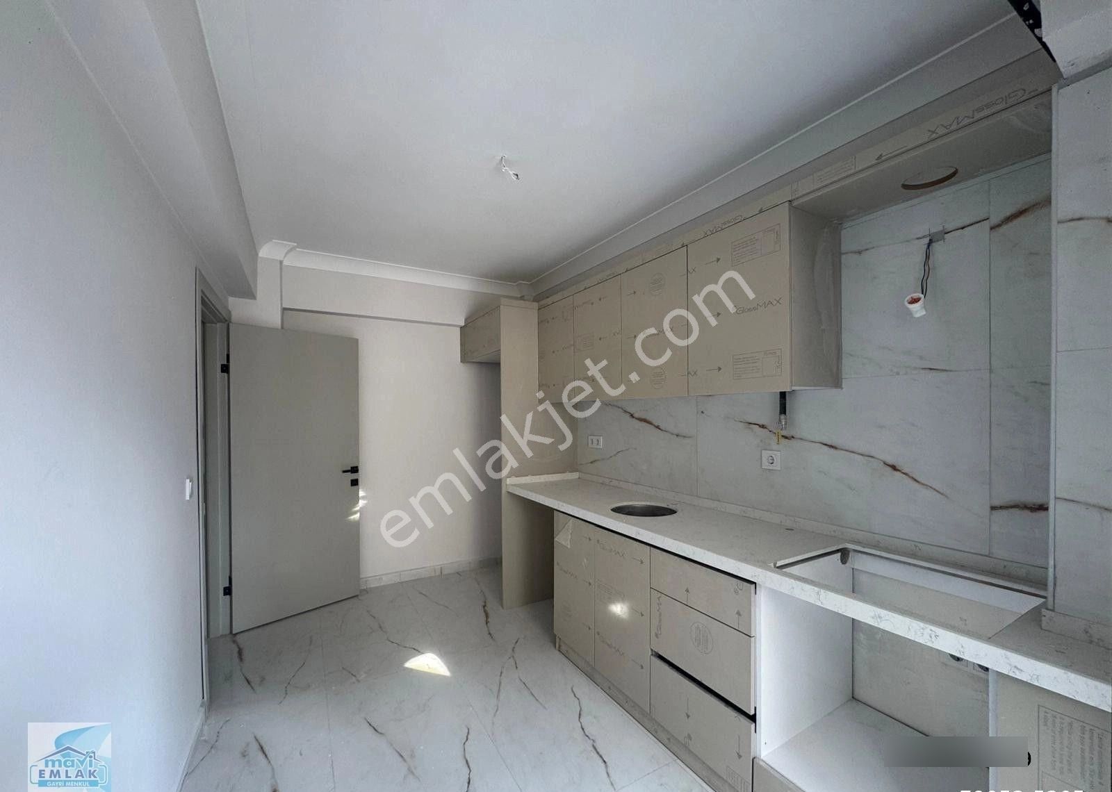 Bandırma Mavi Emlaktan İhsaniye Mahallesinde 2+1 Ara Kat Satılık Daire