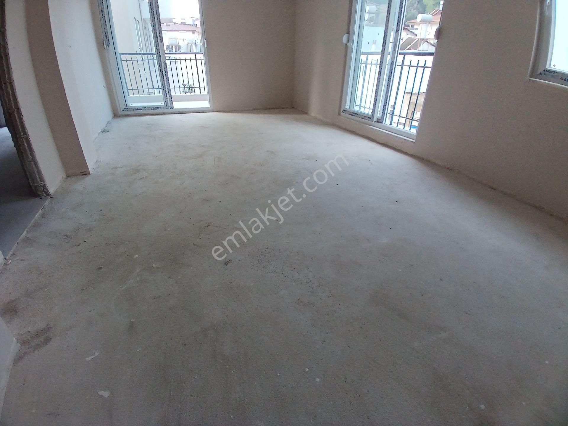 Manavgat Çağlayan Mahallesinde Satılık 2+1 Garajlı Arakat Daire