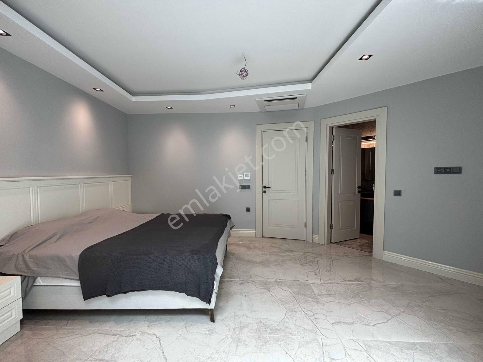 Yalıkavakta Eşyalı Full Deniz Manzaralı Satılık 5+1 Villa - Görsel 15