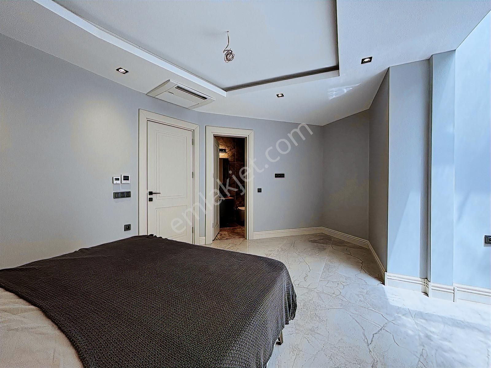 Yalıkavakta Eşyalı Full Deniz Manzaralı Satılık 5+1 Villa - Görsel 34