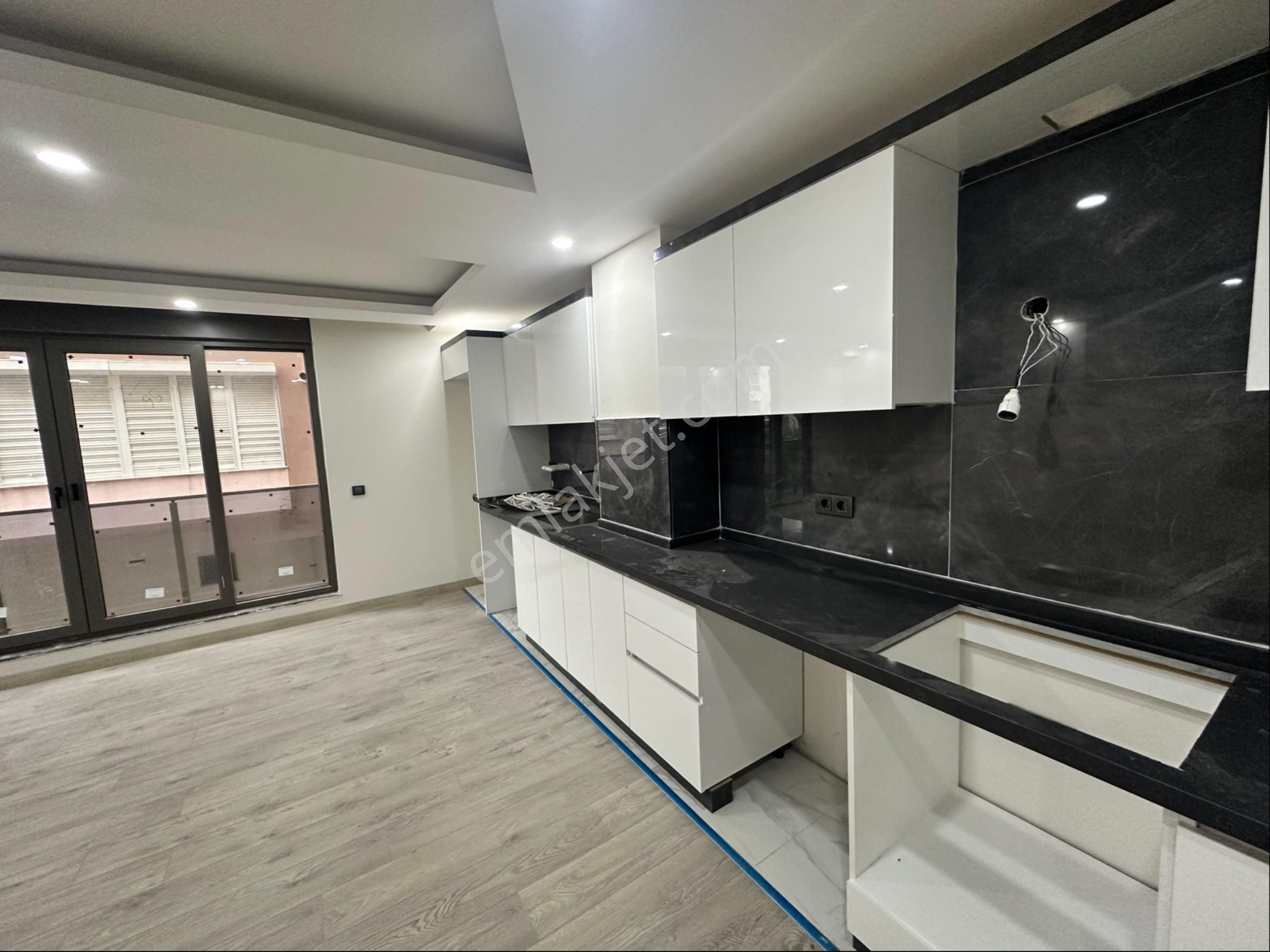 Deniz Mahallesi Sıfır Binada Kapalı Otoparklı Lüks 2+1 Daire