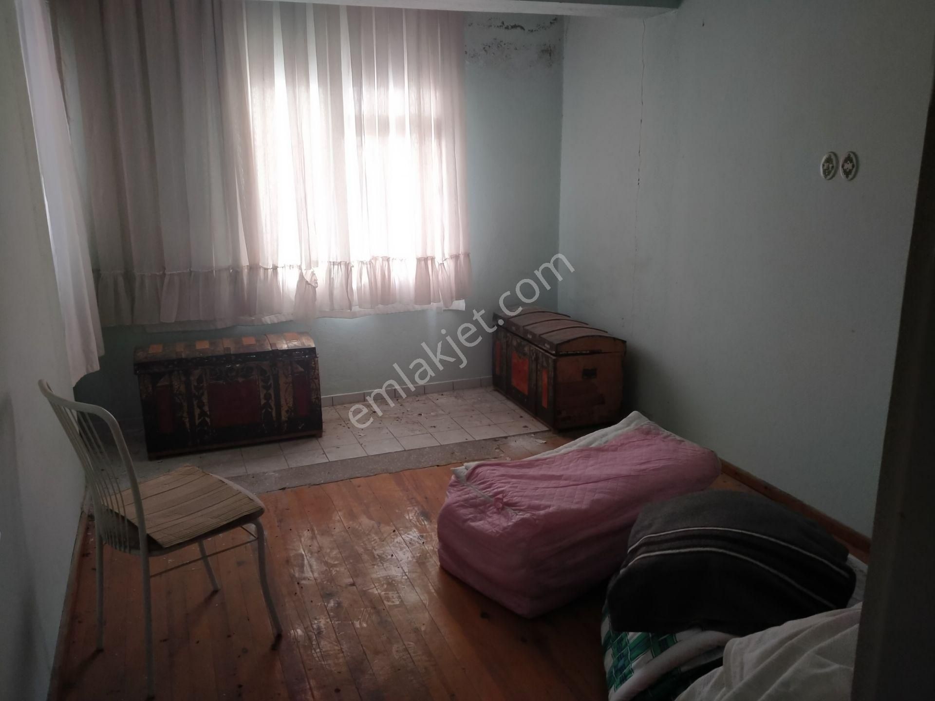 Yasin Emlaktan 2 Katlı Şirinevler Mahallesinde Mustakıl Ev