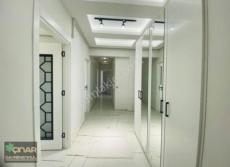 Zümrüt Mahallesinde Geniş Balkonlu, Sıfır Ultra Lüks 3+1