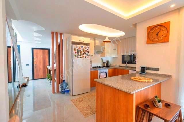 Kuşadası Merkeze Ve Avm'lere Yakın Havuzlu Sitede Eşyalı Bahçeli Villa - Görsel 12