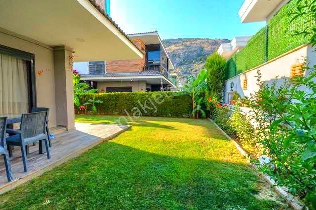 Kuşadası Merkeze Ve Avm'lere Yakın Havuzlu Sitede Eşyalı Bahçeli Villa - Görsel 2