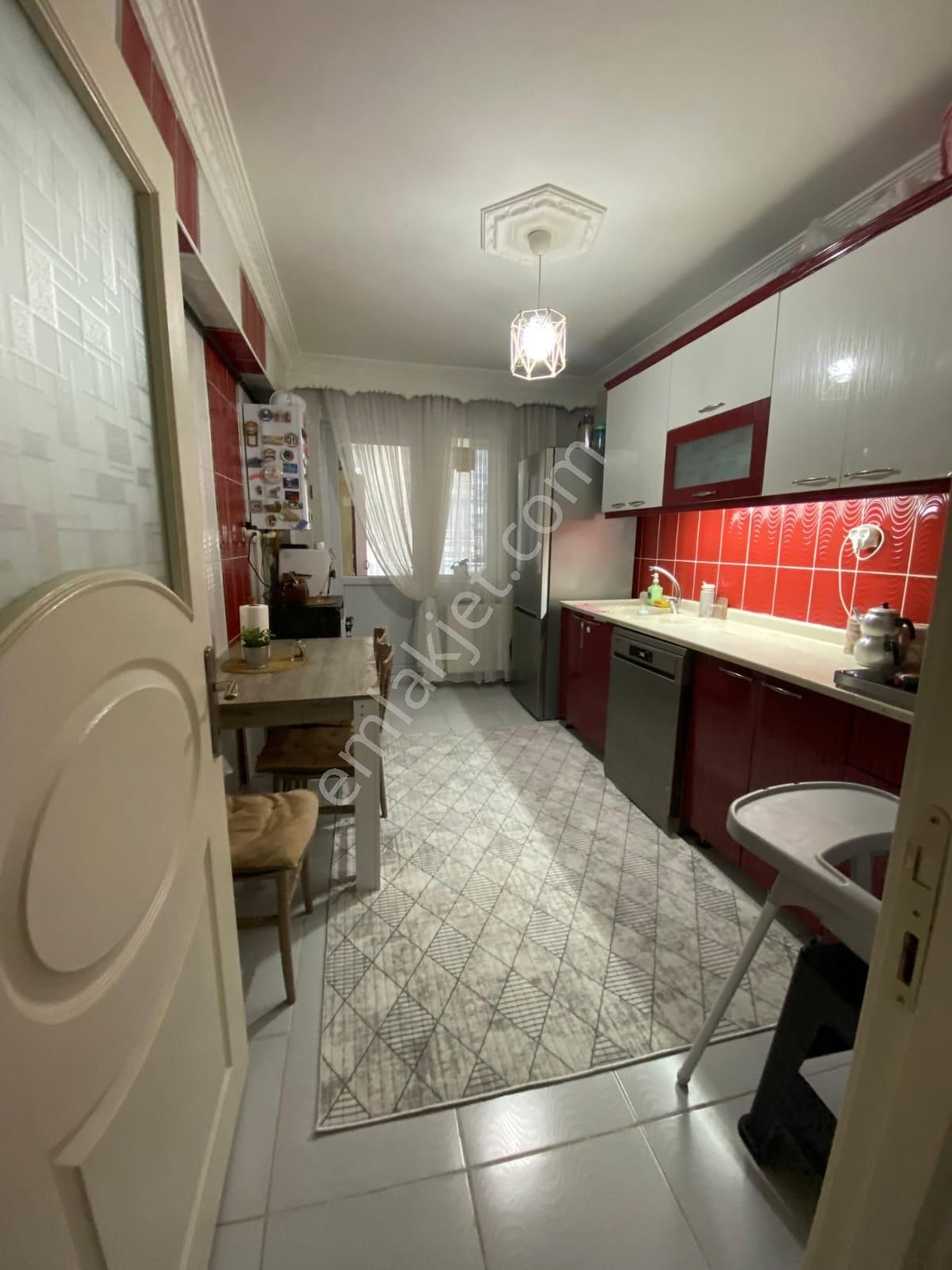 Gülveren'de Arif Yaldız Cad. Yakını Ara Katta 3+1 Satılık Daire !!!