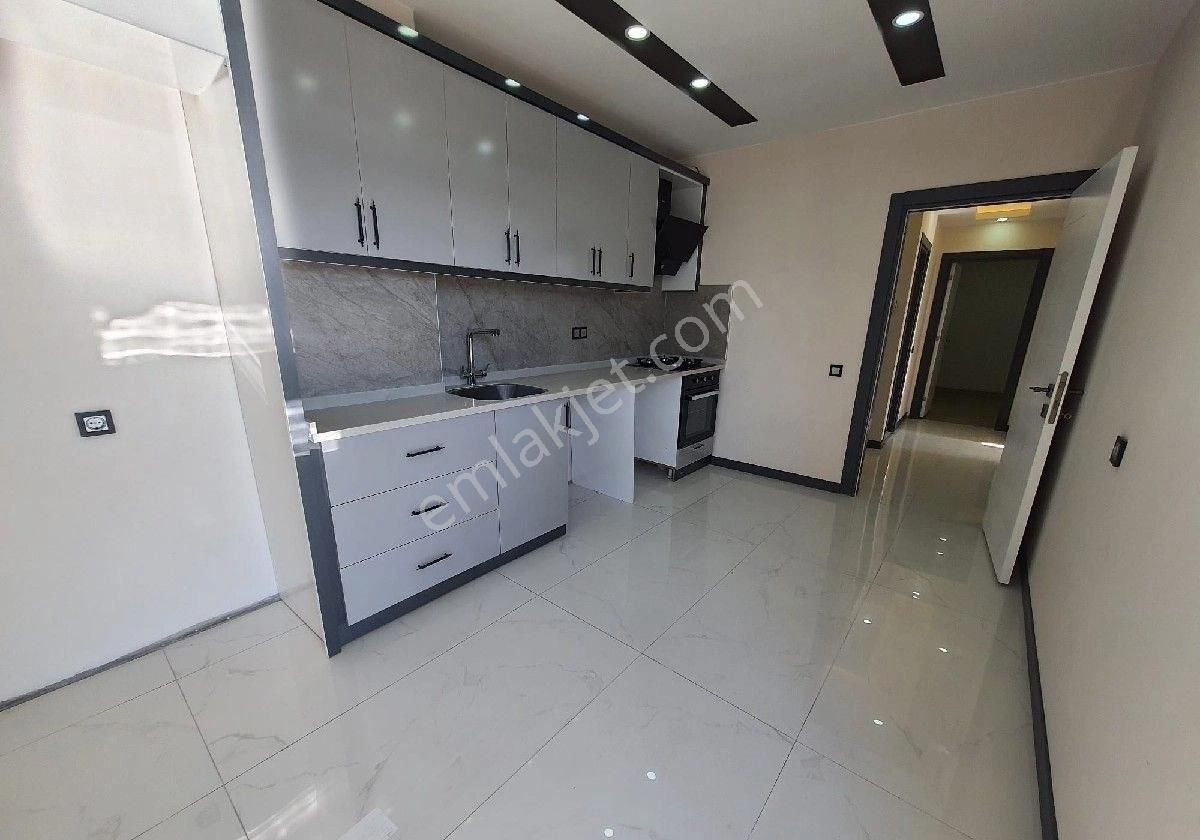 Ebeveyn Banyolu Tramvay Yakını 2+1 100m2 - Görsel 7