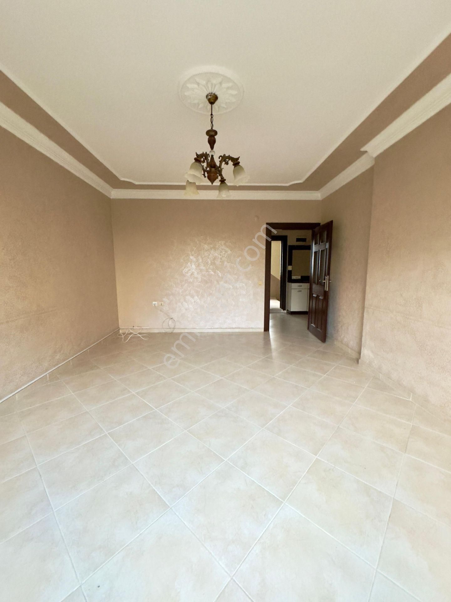 Menderes Mezitlide 330 M² 4 Cephe 3 Balkon Geniş Oturum - Görsel 9