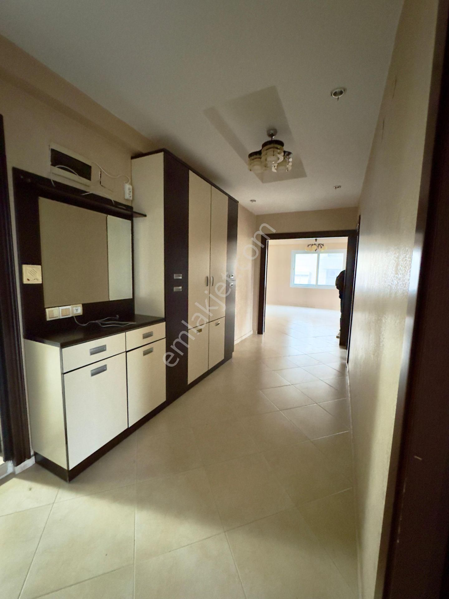 Menderes Mezitlide 330 M² 4 Cephe 3 Balkon Geniş Oturum - Görsel 20