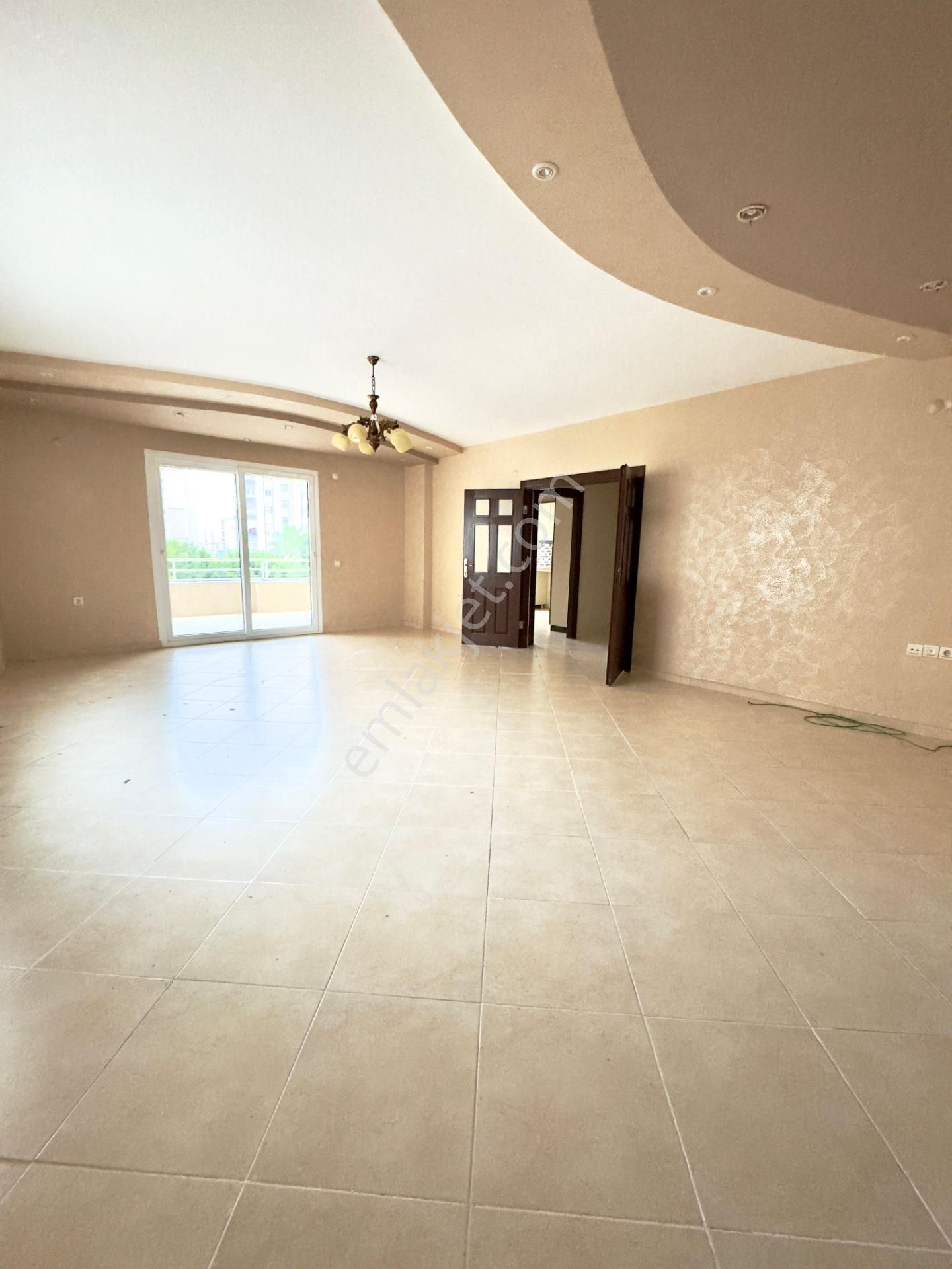 Menderes Mezitlide 330 M² 4 Cephe 3 Balkon Geniş Oturum - Görsel 2