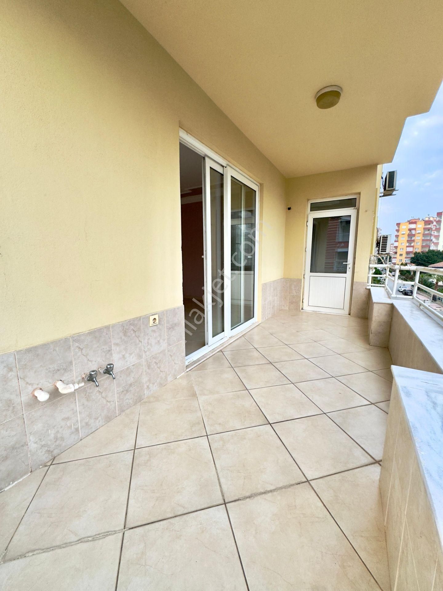 Menderes Mezitlide 330 M² 4 Cephe 3 Balkon Geniş Oturum - Görsel 24