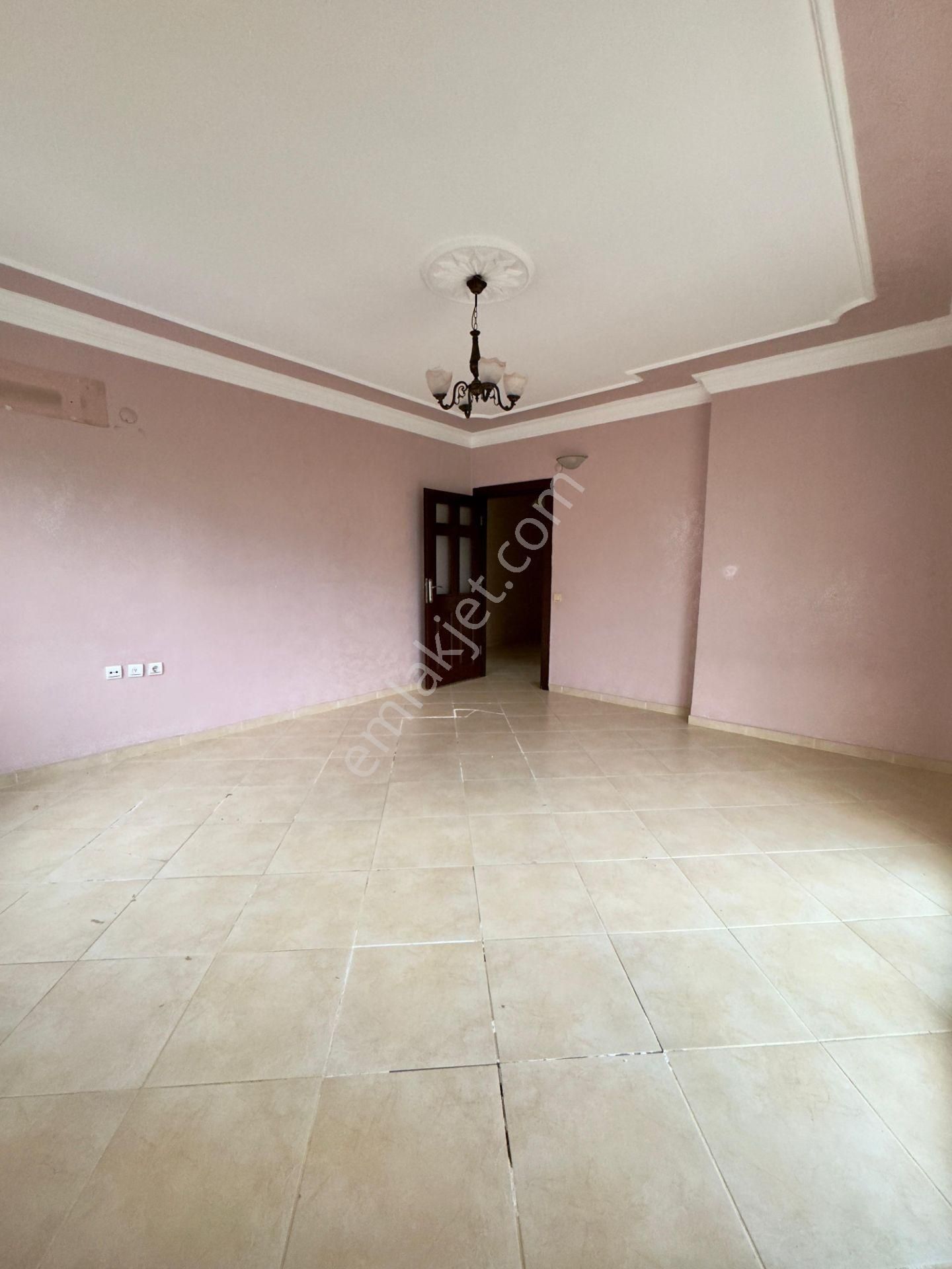 Menderes Mezitlide 330 M² 4 Cephe 3 Balkon Geniş Oturum - Görsel 13