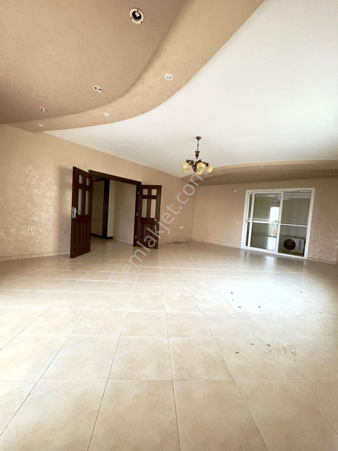 Menderes Mezitlide 330 M² 4 Cephe 3 Balkon Geniş Oturum - Görsel 3