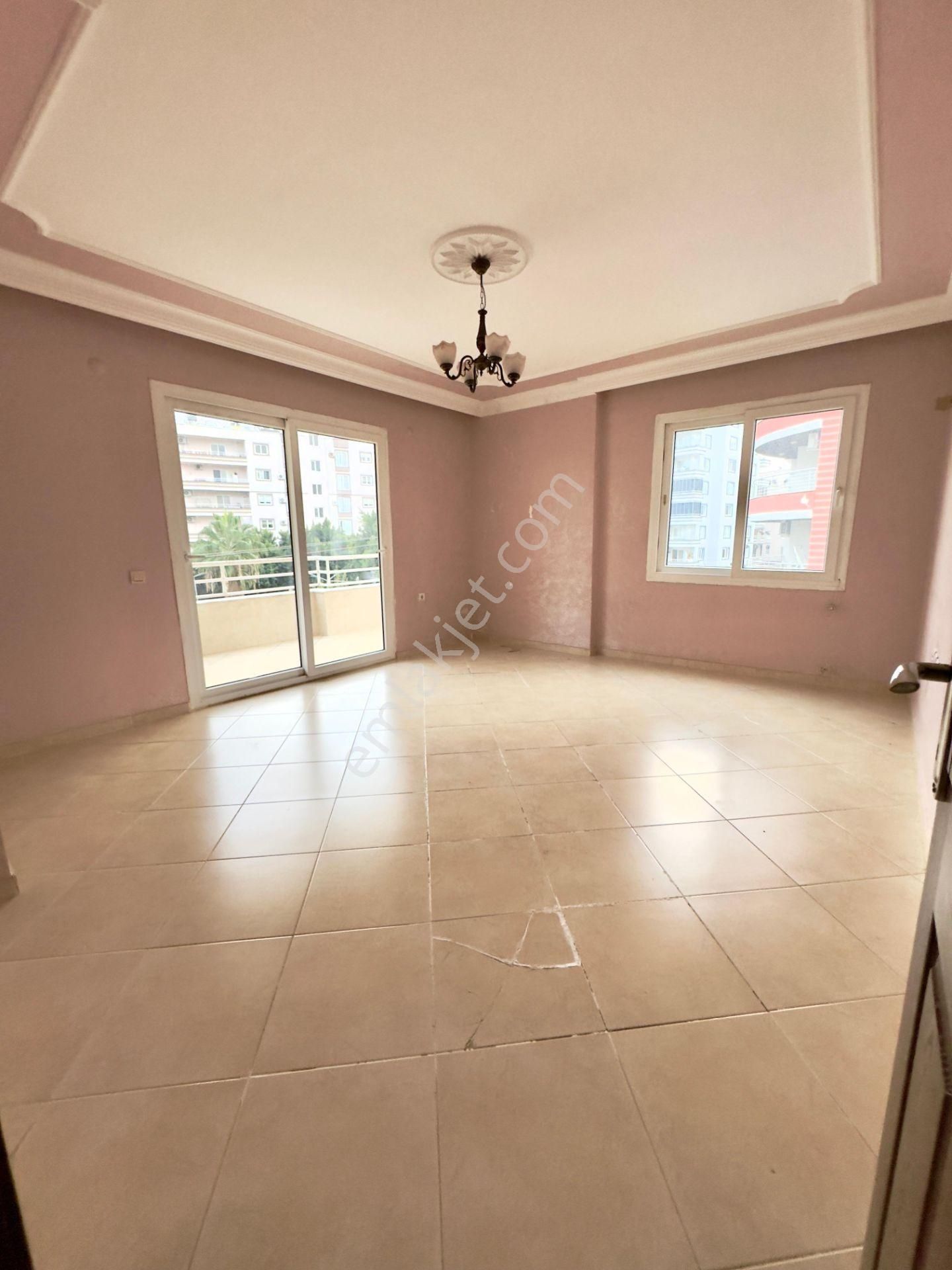 Menderes Mezitlide 330 M² 4 Cephe 3 Balkon Geniş Oturum - Görsel 12