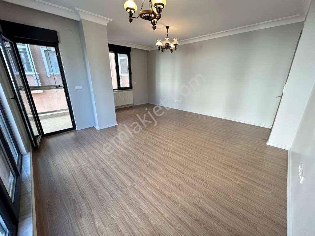 İdealtepe'de Muazzam Konumda Arakat Ön Cephe 3+1 Daire - Görsel 9