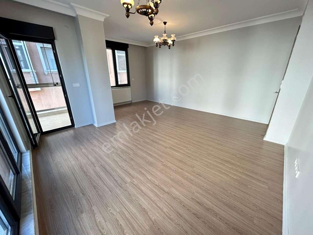 İdealtepe'de Muazzam Konumda Arakat Ön Cephe 3+1 Daire - Görsel 5