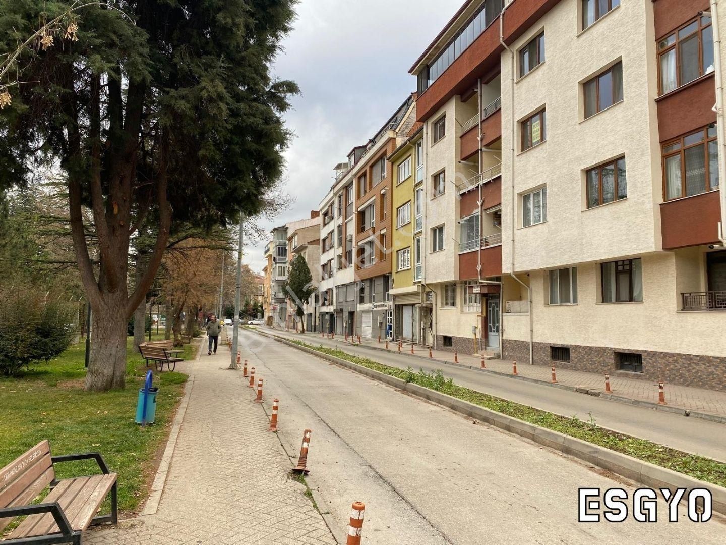 Esgyo'dan K. Toprak Mh Güçlü Sitesi 3+1 Ara Kat Kiralık Daire