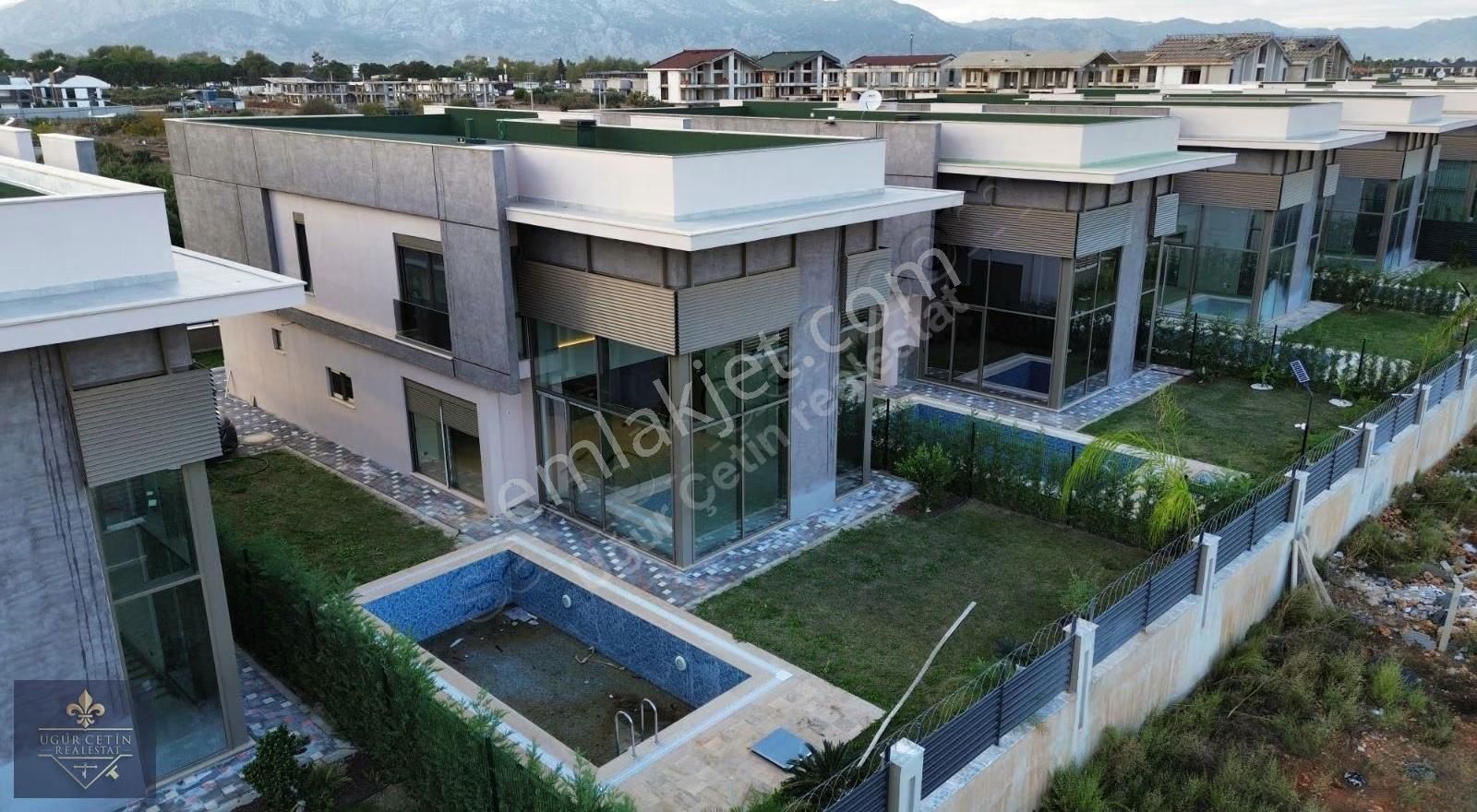 Müstakil Havuzlu Ve Bahçeli 6+1 Villa