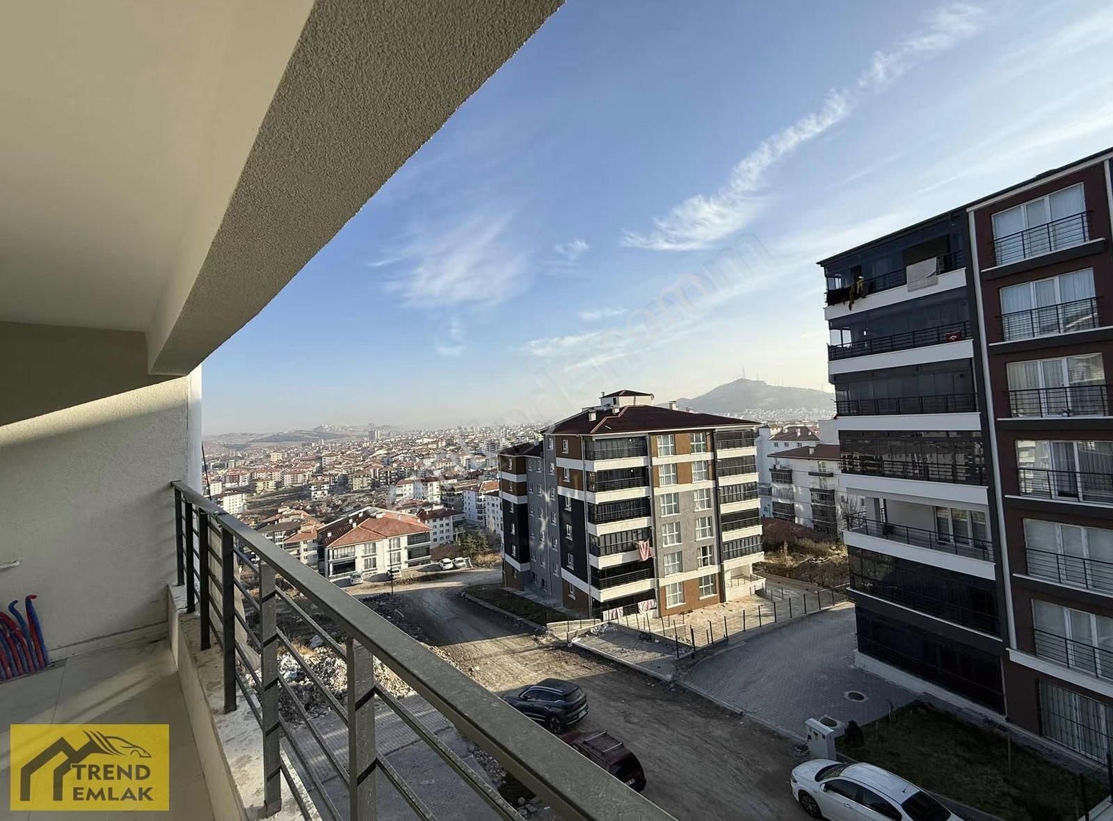 Trend'den Ebeveyn+teras Güney Cephe 3.kat Ön Cephe Sıfır 135m2** - Görsel 3