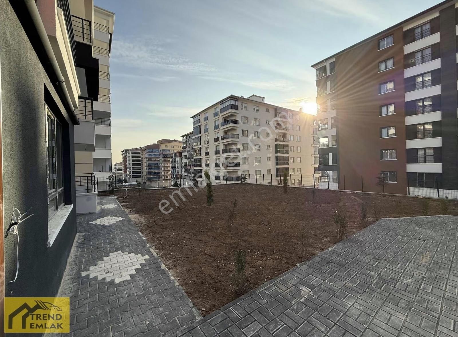 Trend'den Migros Karşısı 4.kat Güney Cephe Ebeveyn+giyinme 140m2