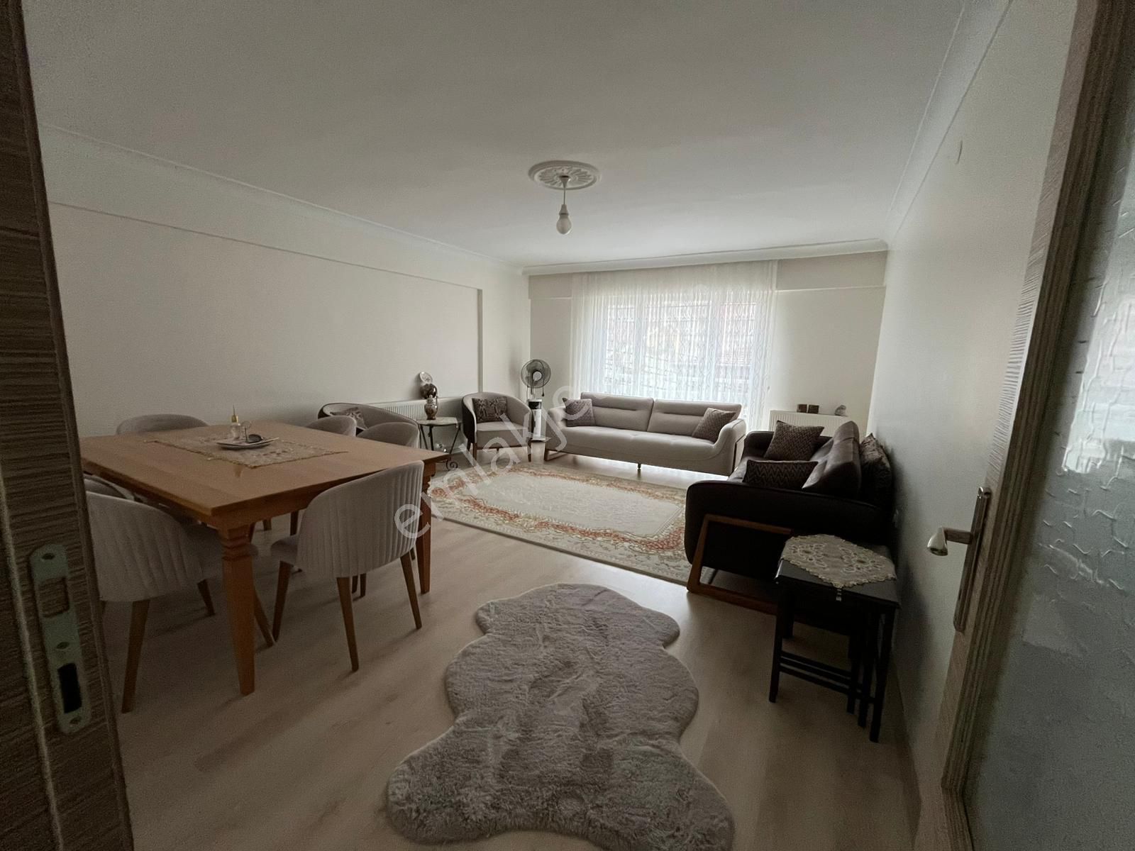 Kutlu'da Dereboyu Cad. Yakınında Asansörlü 4+1 Satılık Daire !!!