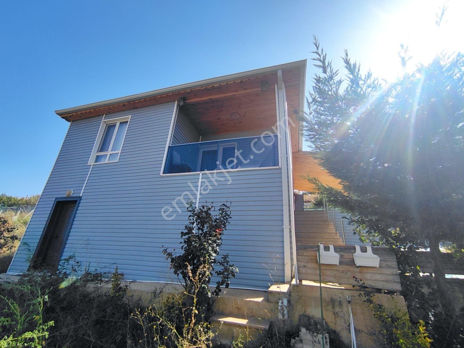 Keçiören Bağlum Da Bahçe Ev Elektrik Su Meyveler Yetişmiş