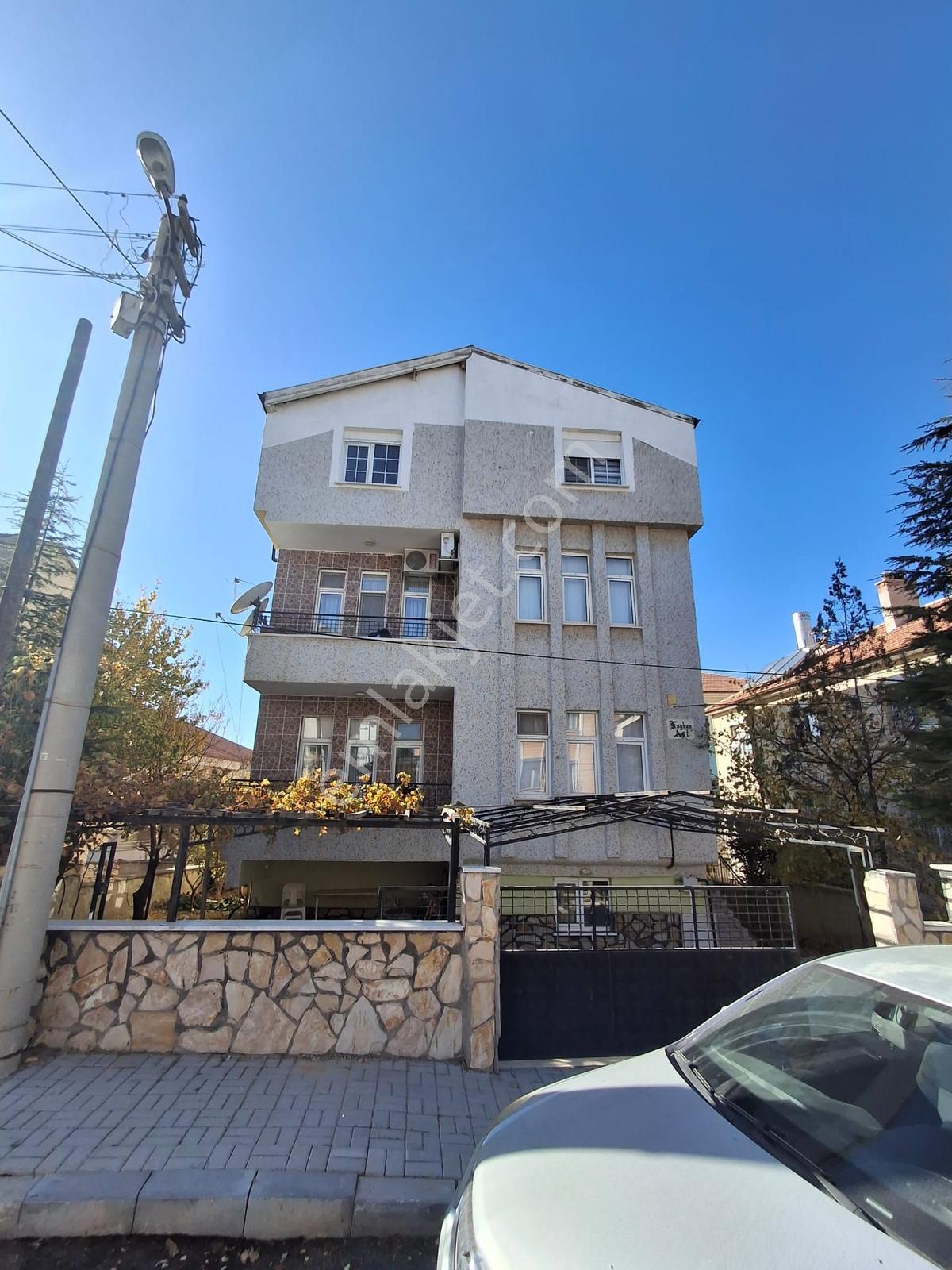 Ziya Gökalp Mahallesinde 380 M² Arsa İçinde 3 Daireli Komple Bin - Görsel 10