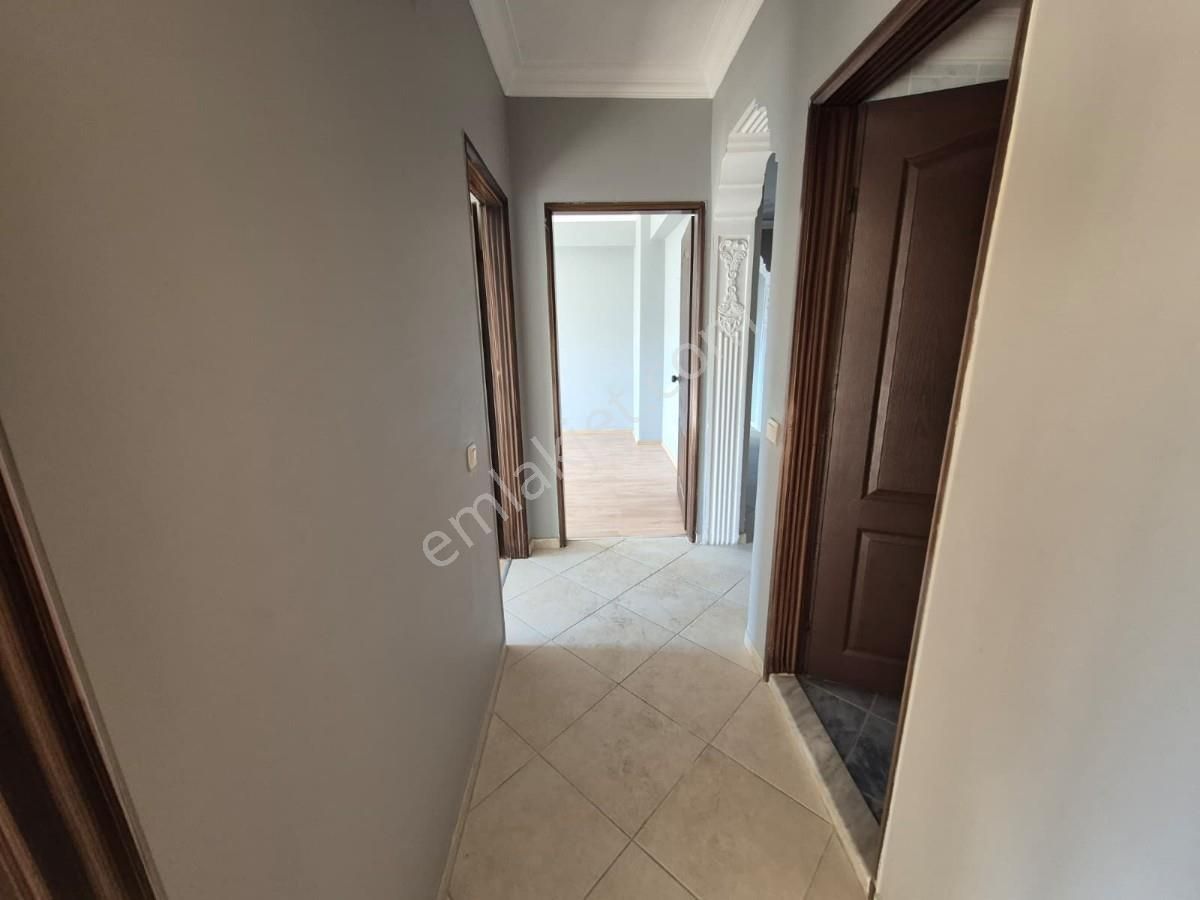 Kuşadası Marinada Merkezi Lokasyonda 3+1 Büyük Ara Kat Daire - Görsel 18