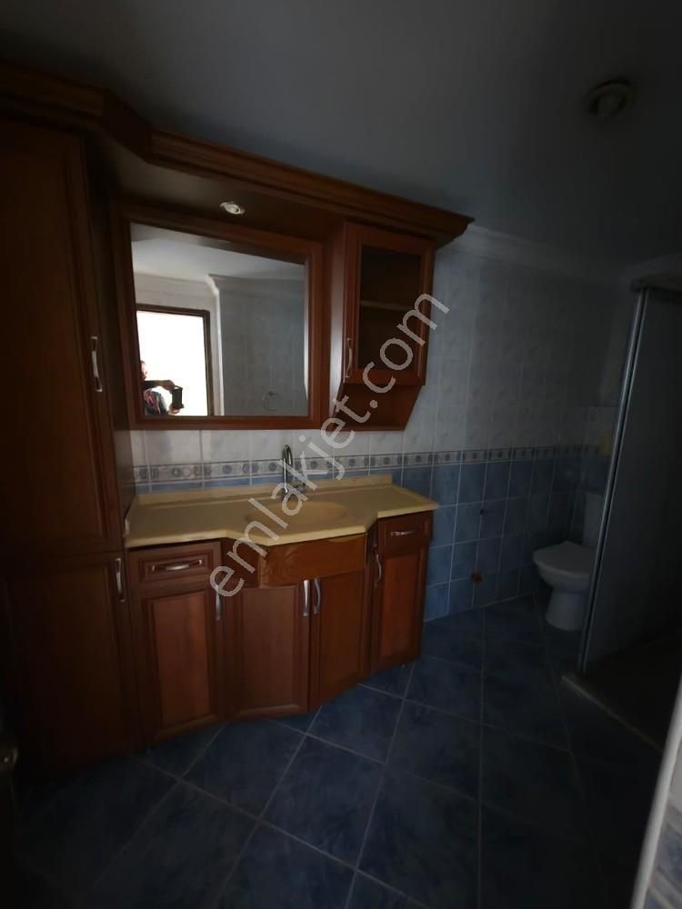 Kuşadası Marinada Merkezi Lokasyonda 3+1 Büyük Ara Kat Daire - Görsel 12