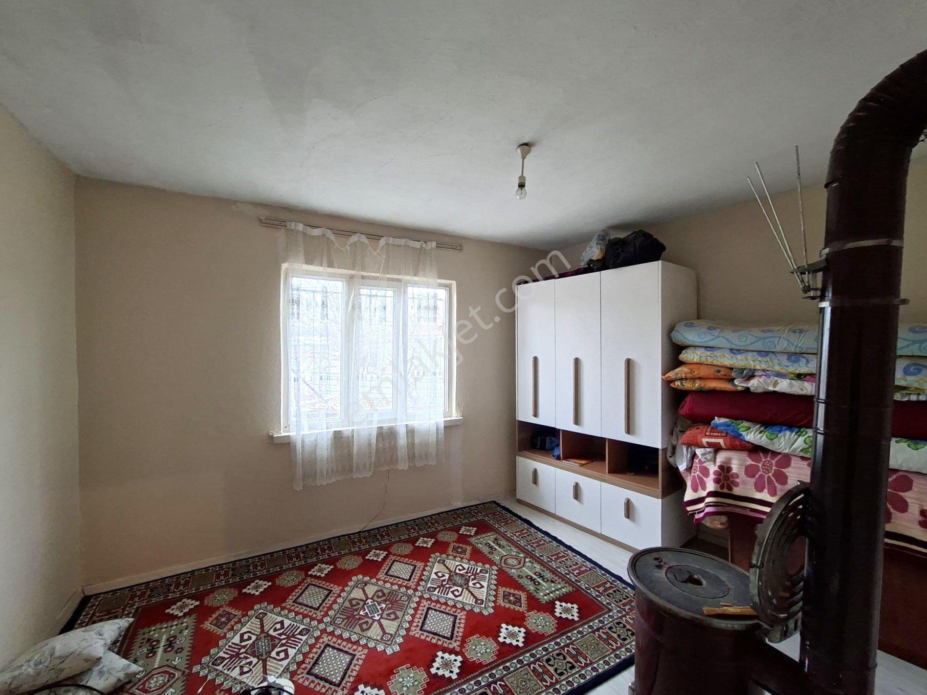 Recep Ümit'ten Fevziçakmak Mahallesinde Satılık 301 M2 Geniş Ferah Bahçeli Müstakil Yer Evi. - Görsel 15