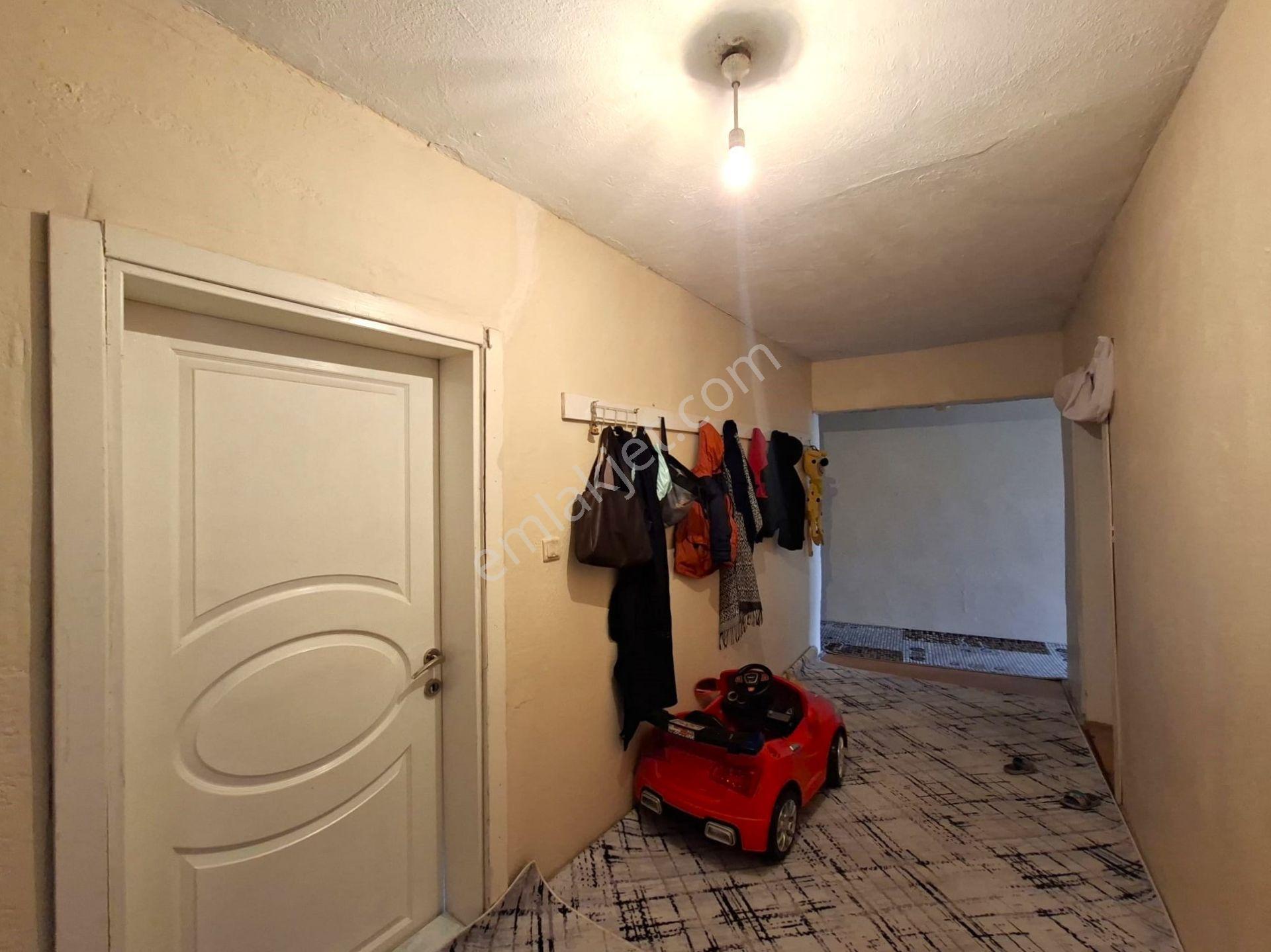 Recep Ümit'ten Fevziçakmak Mahallesinde Satılık 301 M2 Geniş Ferah Bahçeli Müstakil Yer Evi. - Görsel 17