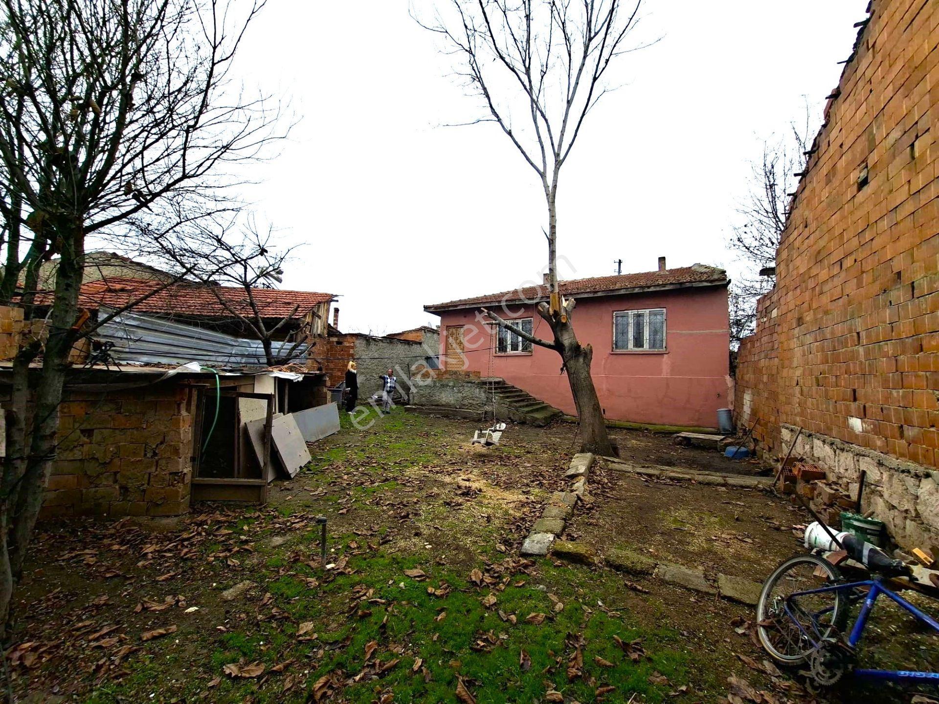 Recep Ümit'ten Fevziçakmak Mahallesinde Satılık 301 M2 Geniş Ferah Bahçeli Müstakil Yer Evi. - Görsel 27