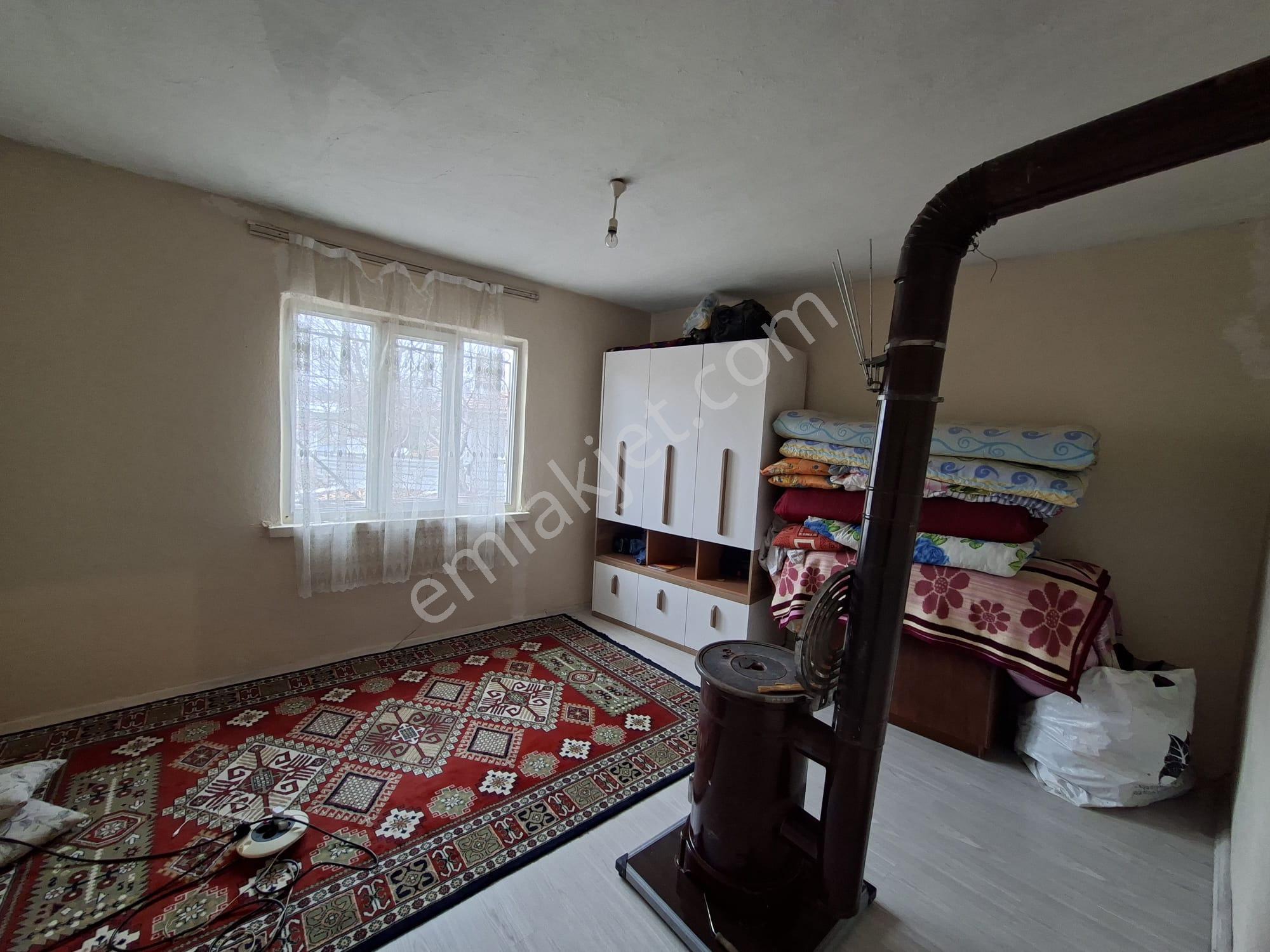 Recep Ümit'ten Fevziçakmak Mahallesinde Satılık 301 M2 Geniş Ferah Bahçeli Müstakil Yer Evi. - Görsel 6