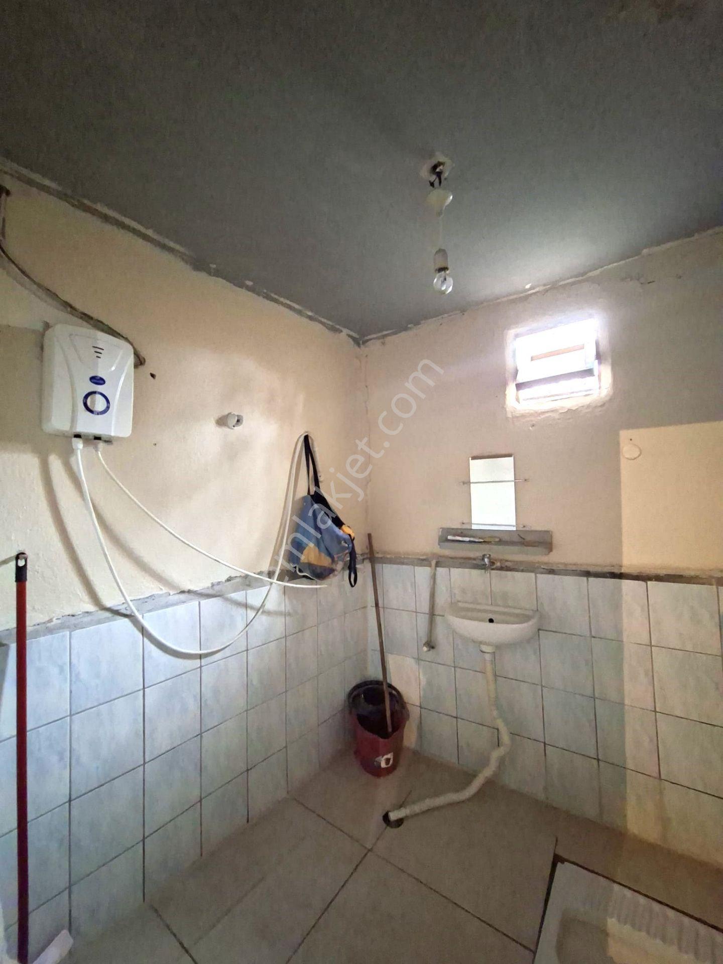 Recep Ümit'ten Fevziçakmak Mahallesinde Satılık 301 M2 Geniş Ferah Bahçeli Müstakil Yer Evi. - Görsel 16