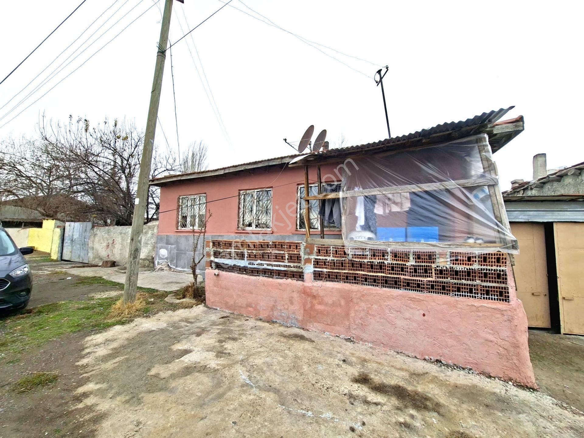 Recep Ümit'ten Fevziçakmak Mahallesinde Satılık 301 M2 Geniş Ferah Bahçeli Müstakil Yer Evi. - Görsel 30