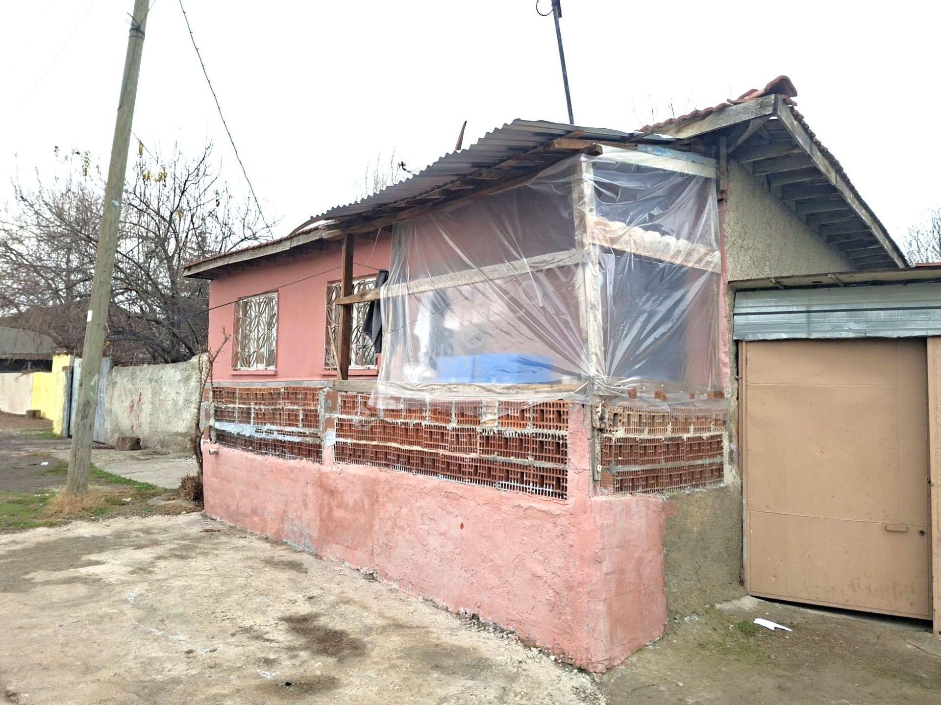 Recep Ümit'ten Fevziçakmak Mahallesinde Satılık 301 M2 Geniş Ferah Bahçeli Müstakil Yer Evi. - Görsel 29
