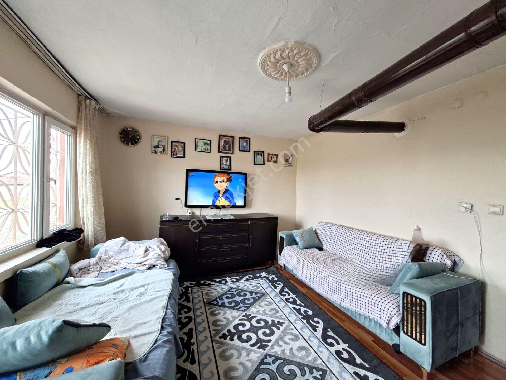 Recep Ümit'ten Fevziçakmak Mahallesinde Satılık 301 M2 Geniş Ferah Bahçeli Müstakil Yer Evi. - Görsel 9